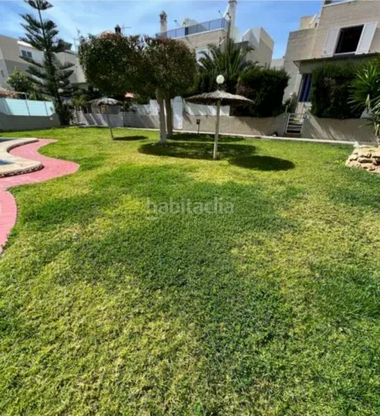 Foto f2a00ffb-e19e-4c54-9b8d-caf09500db00. Apartament amb piscina a Aguas Nuevas Torrevieja