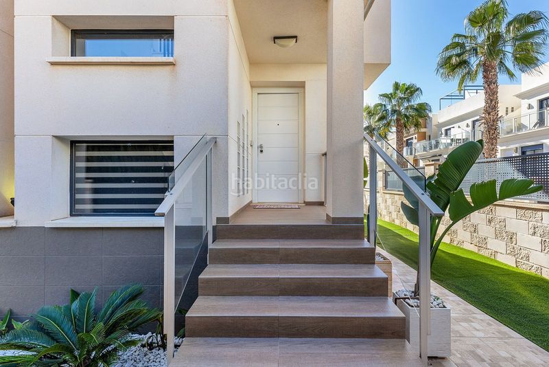 Foto d6f05e00-28ce-4405-9c01-da2ec1bc9f5f. Casa amb piscina a La Zenia Orihuela