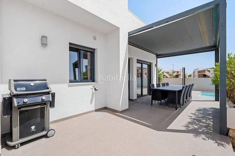 Foto 525f0a7b-98c3-4aa5-8634-4884721dee19. Casa amb piscina a Rojales