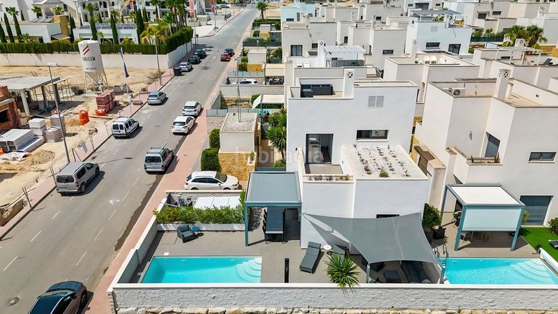 Foto ac2e0a01-9151-4d57-afed-6c5ebd2579a5. Casa amb piscina a Rojales
