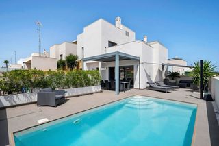 Casa in Rojales. Casa moderna de tres dormitorios en la prestigiosa zona de doña