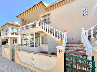 Apartment in La Zenia. Bungaló luminoso en esquina en la planta superior con dos dormit