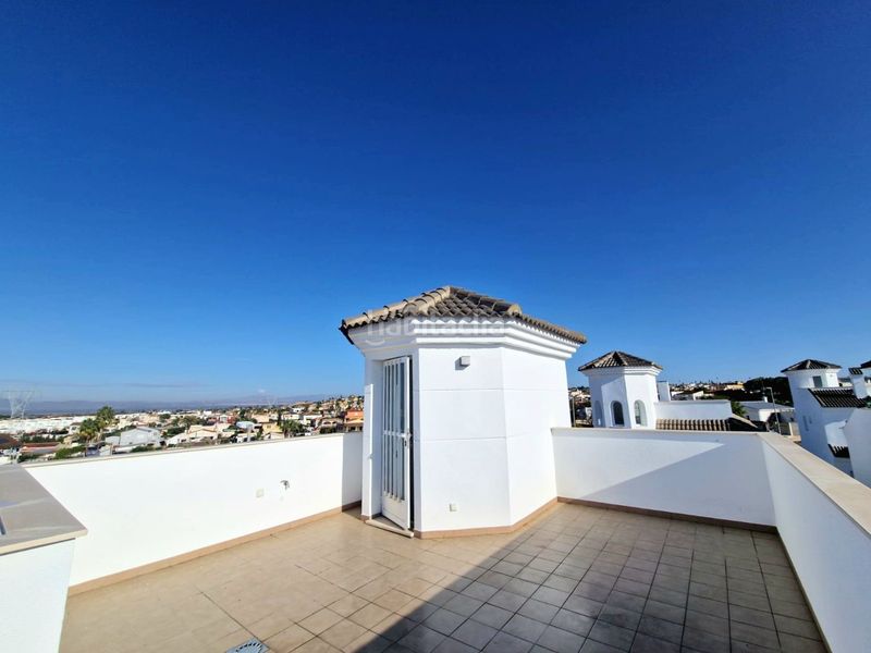 Foto 38490848-bcca-4347-82dc-93e12d57c83e. Casa amb piscina a San Fulgencio