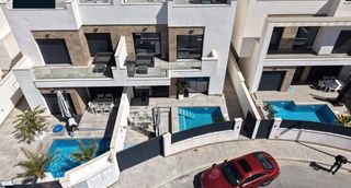 Casa adossada a Montesinos (Los). Adosado de tres dormitorios en los montesinos, alicante, costa b