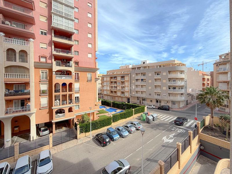 Foto 828233ed-b70a-49bd-be05-f6b23f9d962e. Apartament amb piscina a Zona Playa de los Locos Torrevieja