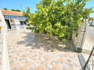 Casa a Nueva Torrevieja. Precioso bungalow de dos dormitorios sin vecinos arriba en la zo