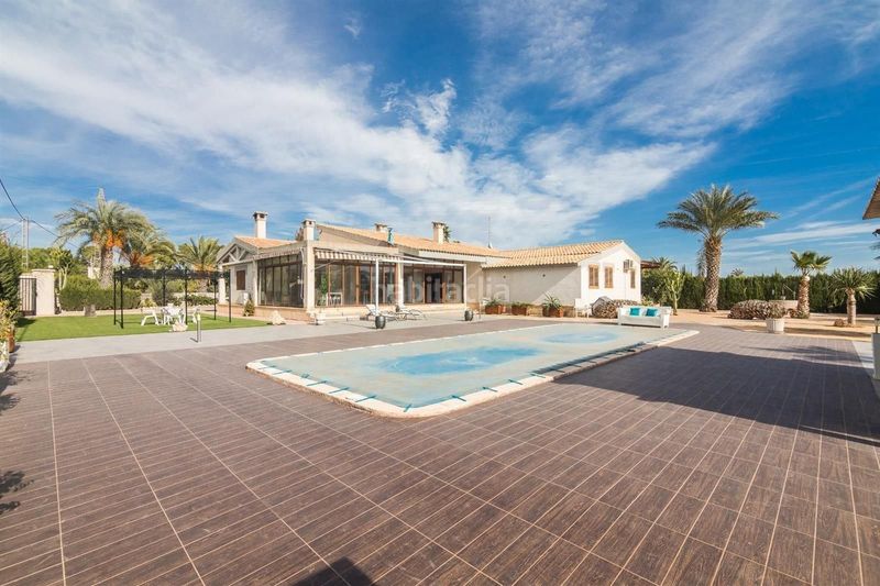Foto eada43f0-8fef-4a56-bee7-7993f2059e1f. Casa con riscaldamento piscina in Sector V Elche / Elx