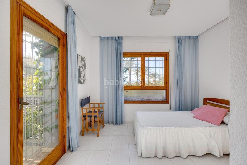 Foto b5c4d3c2-2b1a-4f44-ab34-4e3807fa6fdd. Casa a Calas Santiago Bernabeu Santa Pola