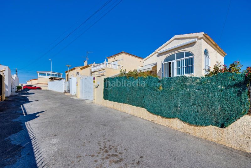 Foto a5bfe934-c78f-43ce-907c-0e0f165de3ec. Casa amb piscina a San Fulgencio