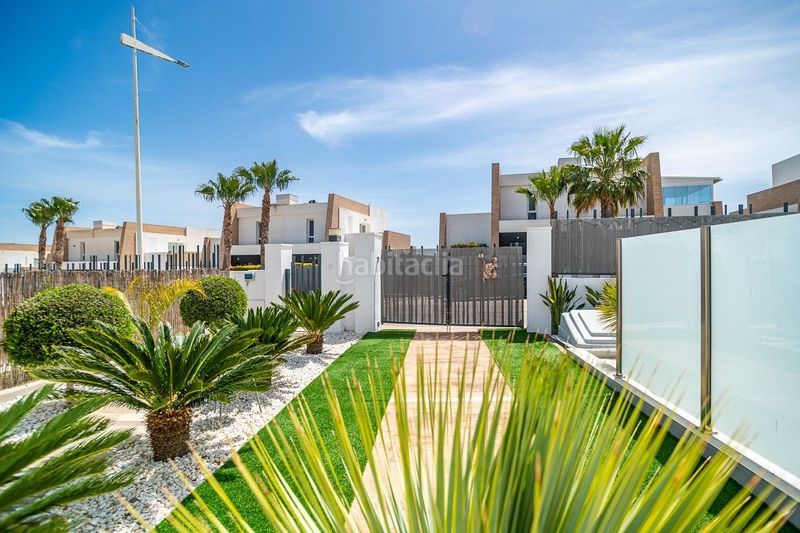 Foto f4c36cfa-4c38-4584-b03c-ddeeb5bd77ce. Casa a Almoradí