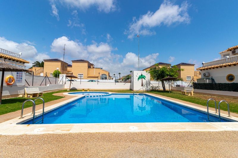 Foto 3e244009-6b15-45ba-ae60-3d82247915ea. Casa adossada amb calefacció piscina a Los Balcones y los Altos Orihuela