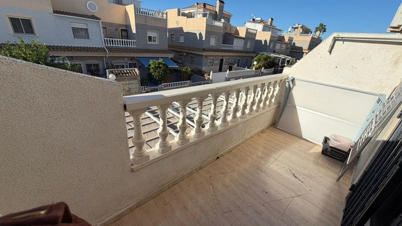 Foto e1336d94-f3e6-43e6-9102-22dc1af528f7. Casa adosada en Playa Flamenca Orihuela