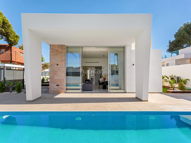 Foto 0b6ef1eb-7c2f-4af6-ab23-aa99ae04d042. Casa en Los Balcones-Los Altos Torrevieja
