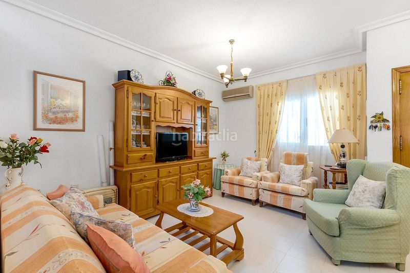 Foto b89b9adf-6b7e-45e5-bf51-b9de4f389f59. Casa adossada amb piscina a Cañada del Molino Torrevieja