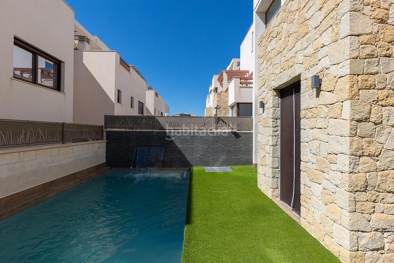 Foto 2b1cad51-6478-4a5c-bff1-a955eecc1646. Casa amb piscina a Pueblo Bravo Rojales