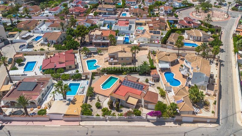 Foto bb11d4db-5b0a-4d3f-a6ed-d9f2a155528f. Casa amb piscina a Centro de la Ciudad Quesada Rojales