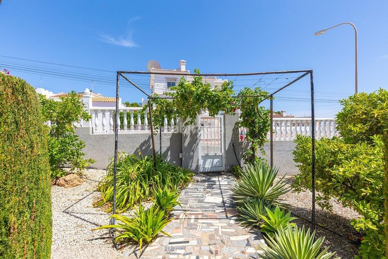 Foto c5909337-328d-4885-a924-5dfbb47e01b5. Casa amb piscina a Centro de la Ciudad Quesada Rojales