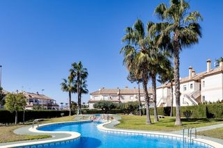 Casa a Aguas Nuevas. Chalet adosado en venta en aguas nuevas
