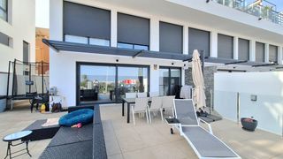 Apartamento en Los Secanos. Apartamento premium grande con tres dormitorios y enorme terraza