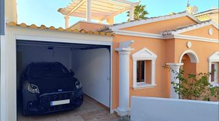 Haus in Cometa. Bungaló con dos dormitorios en una urbanización cerrada con vist