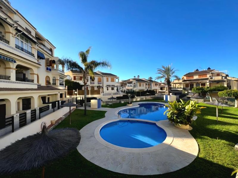 Foto be65e905-6dcd-433e-8a96-2701e053c5ce. Apartament amb piscina a Miramar - Torre del Moro Torrevieja