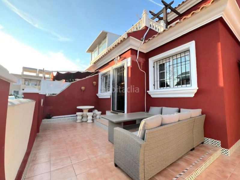 Foto bee11fa6-4548-4ce9-9ce6-5e502eb36ee6. Casa adossada amb piscina a Los Almendros Orihuela