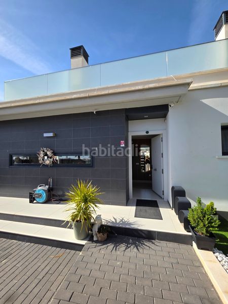 Foto 90b72220-a40e-436f-a27f-d7afd523a421. Casa adossada amb piscina a Lomas de Cabo Roig - Los Dolses Orihuela