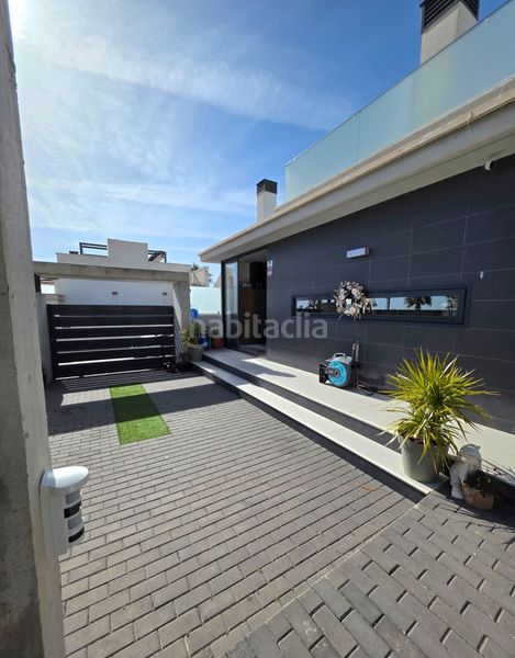 Foto ad15b5bd-60ea-49c4-a615-b1a6ff827a2c. Casa adossada amb piscina a Lomas de Cabo Roig - Los Dolses Orihuela