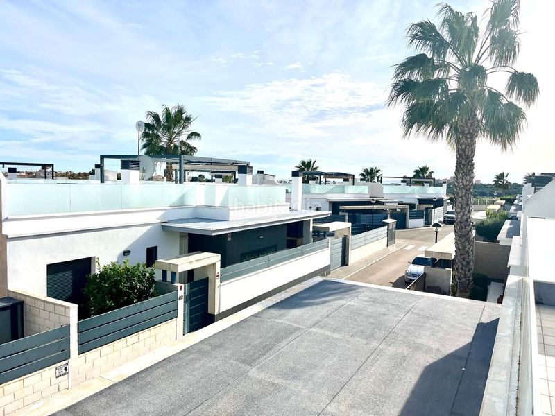 Foto e173fe59-deea-4c4d-ada1-eb3e61473c1b. Casa adossada amb piscina a Lomas de Cabo Roig - Los Dolses Orihuela