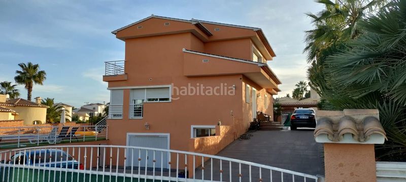 Foto d68160d7-ef03-44b9-bd38-106eb11642a9. Casa amb piscina a Canuta Calp