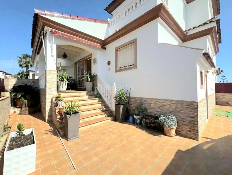 Foto 3a695b45-94c6-492f-ad8d-b7ca6704248c. Casa adossada amb piscina a San Fulgencio