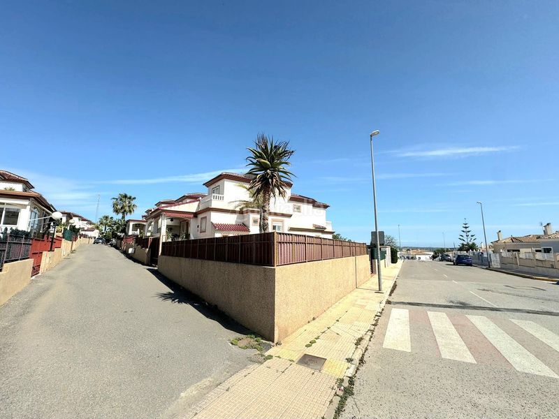 Foto cedd7919-b470-4bae-8841-ce26d88e97e2. Casa adossada amb piscina a San Fulgencio