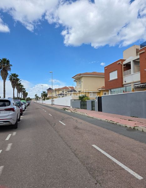 Foto e36d5c69-51a9-4f8c-aca3-9aada89dc29a. Casa adossada amb piscina a Rojales