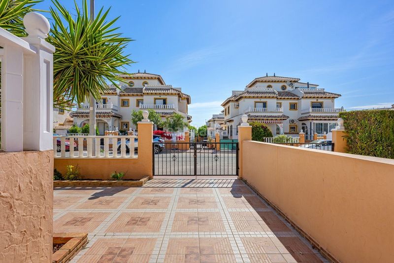 Foto 6fb502a6-f4a7-4e5d-b025-c154a0d49e55. Casa adossada amb piscina a Lomas de Cabo Roig - Los Dolses Orihuela