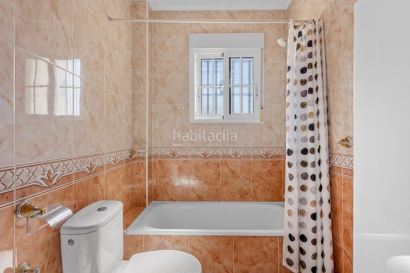 Foto 8a0d9e01-58e3-4fd9-bb50-d95a9e875a5c. Casa adossada amb piscina a Lomas de Cabo Roig - Los Dolses Orihuela