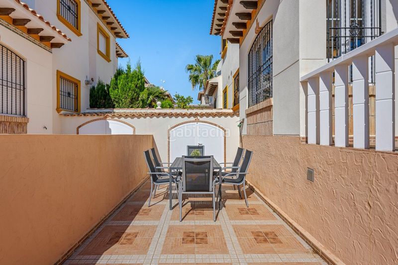 Foto 8adb100c-f140-416e-a68f-454e79b3dedb. Casa adossada amb piscina a Lomas de Cabo Roig - Los Dolses Orihuela