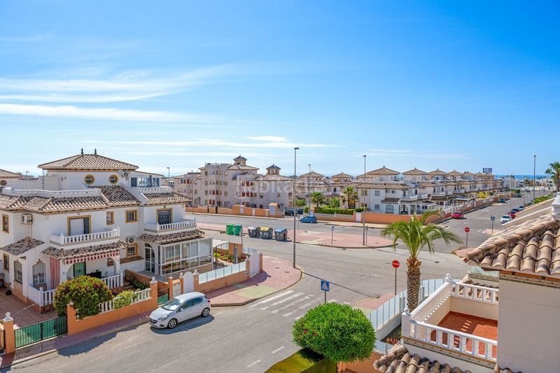 Foto 99a2add0-a728-4202-b18d-7da5c2e1f2cb. Casa adossada amb piscina a Lomas de Cabo Roig - Los Dolses Orihuela
