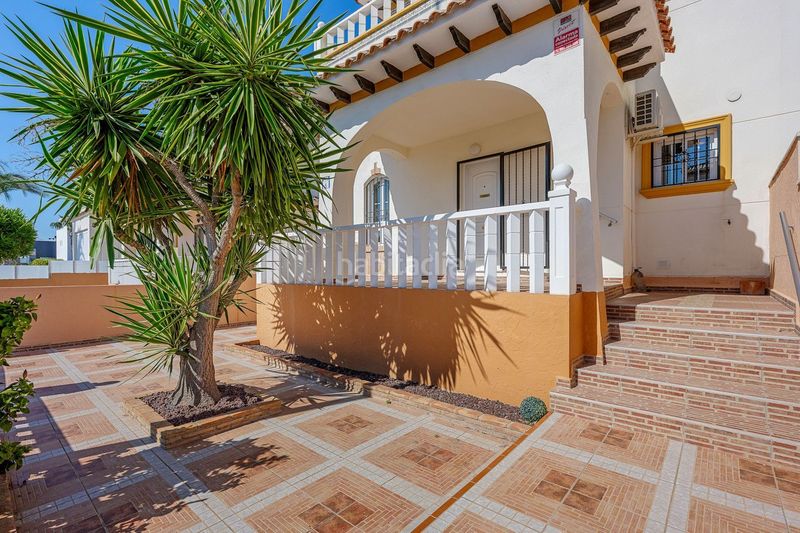 Foto a6b7917b-51ca-43a4-8484-8f3e3348f6dc. Casa adossada amb piscina a Lomas de Cabo Roig - Los Dolses Orihuela