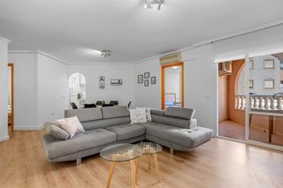 Apartamento en Antonio Machado. Amplio y luminoso apartamento de tres dormitorios en el mismo ce