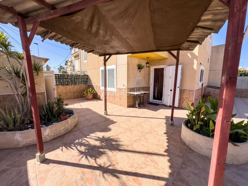 Foto 28441d85-06b0-4de9-9276-f72ab45eb5a4. Casa adossada amb piscina a Zona los Frutales Torrevieja