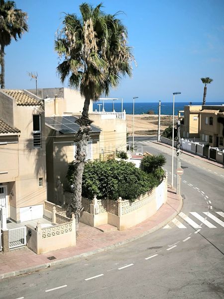Foto 8f0f0656-d3f4-46be-93d0-028b2f8c1e1b. Casa adossada amb piscina a Zona los Frutales Torrevieja