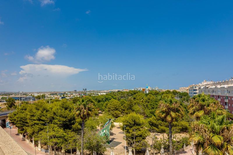 Foto 97abdea5-19a7-4178-8de3-0d54d355a232. Àtic amb piscina a Parque de las Naciones Torrevieja