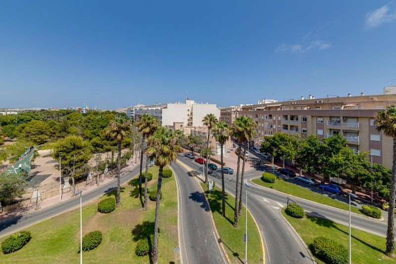 Foto fd5c7d2e-a392-4aa4-ab54-90ac3fead0f8. Àtic amb piscina a Parque de las Naciones Torrevieja