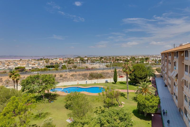 Foto fe9fcd57-f551-4aed-9d2c-4c2d5afbc33f. Àtic amb piscina a Parque de las Naciones Torrevieja