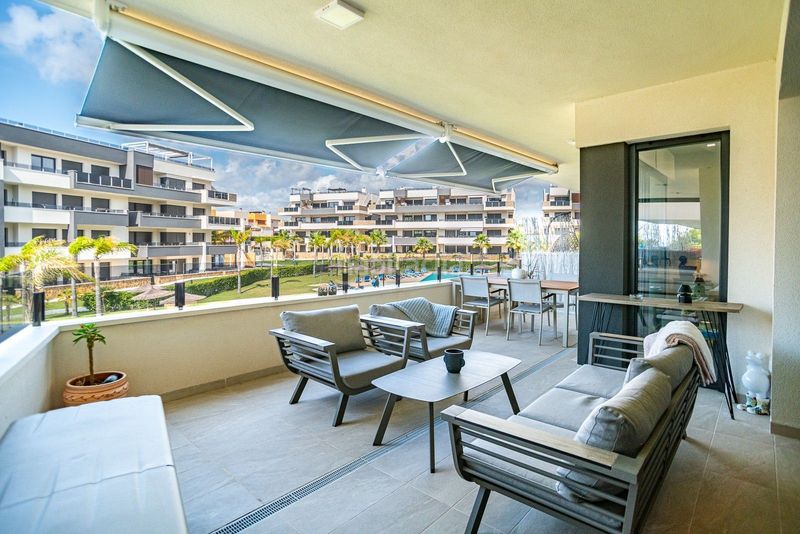 Foto f48f903e-ebbb-4be5-92b5-cdcacb857481. Apartament amb piscina a Playa Flamenca Orihuela