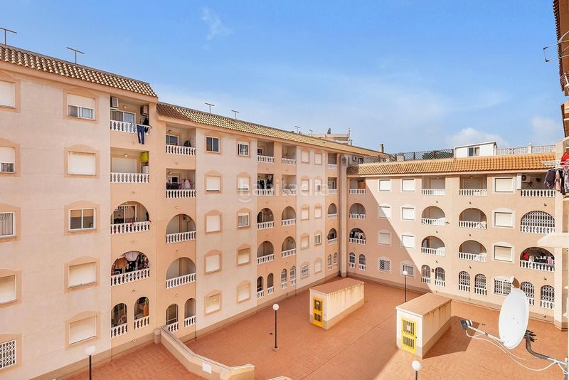 Foto 2f2b1796-c30b-40c4-8f97-40ed3b905f13. Apartament amb piscina a Antonio Machado Torrevieja