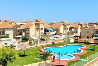 Reihenhaus in Zeniamar - Horizonte - La Campana. Adosado de esquina con dos dormitorios  despacho en la residenci