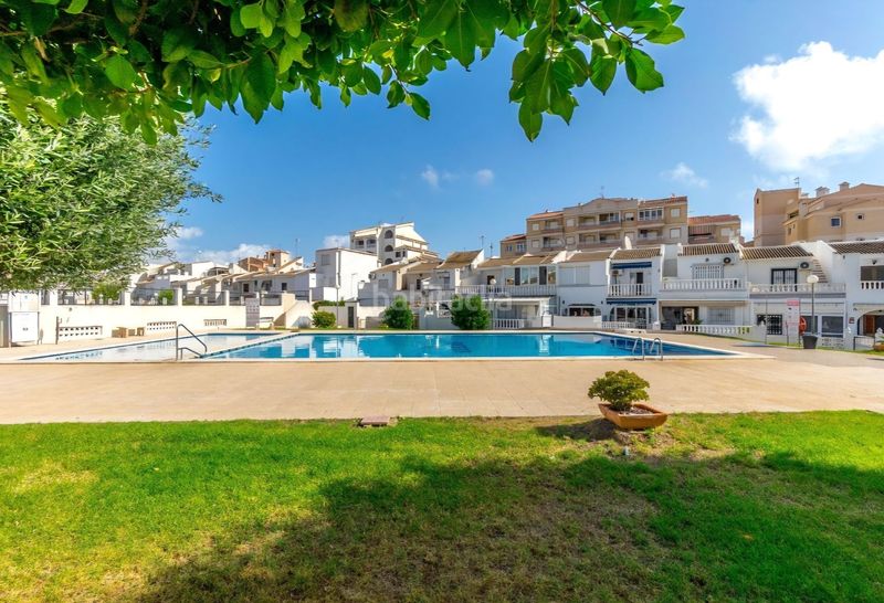 Foto f3065939-aa6f-4c39-8cb3-358dc913eedb. Casa adossada amb piscina a nueva Torrevieja Torrevieja