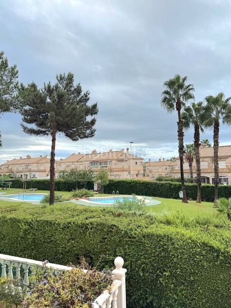 Foto 5a258d97-6331-40fc-b615-5d9847dd0b7a. Casa amb piscina a Aguas Nuevas Torrevieja