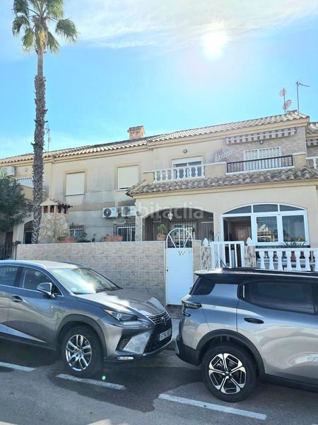 Foto 67d806e5-be75-40a8-91f5-58c16bafa54f. Casa amb piscina a Aguas Nuevas Torrevieja